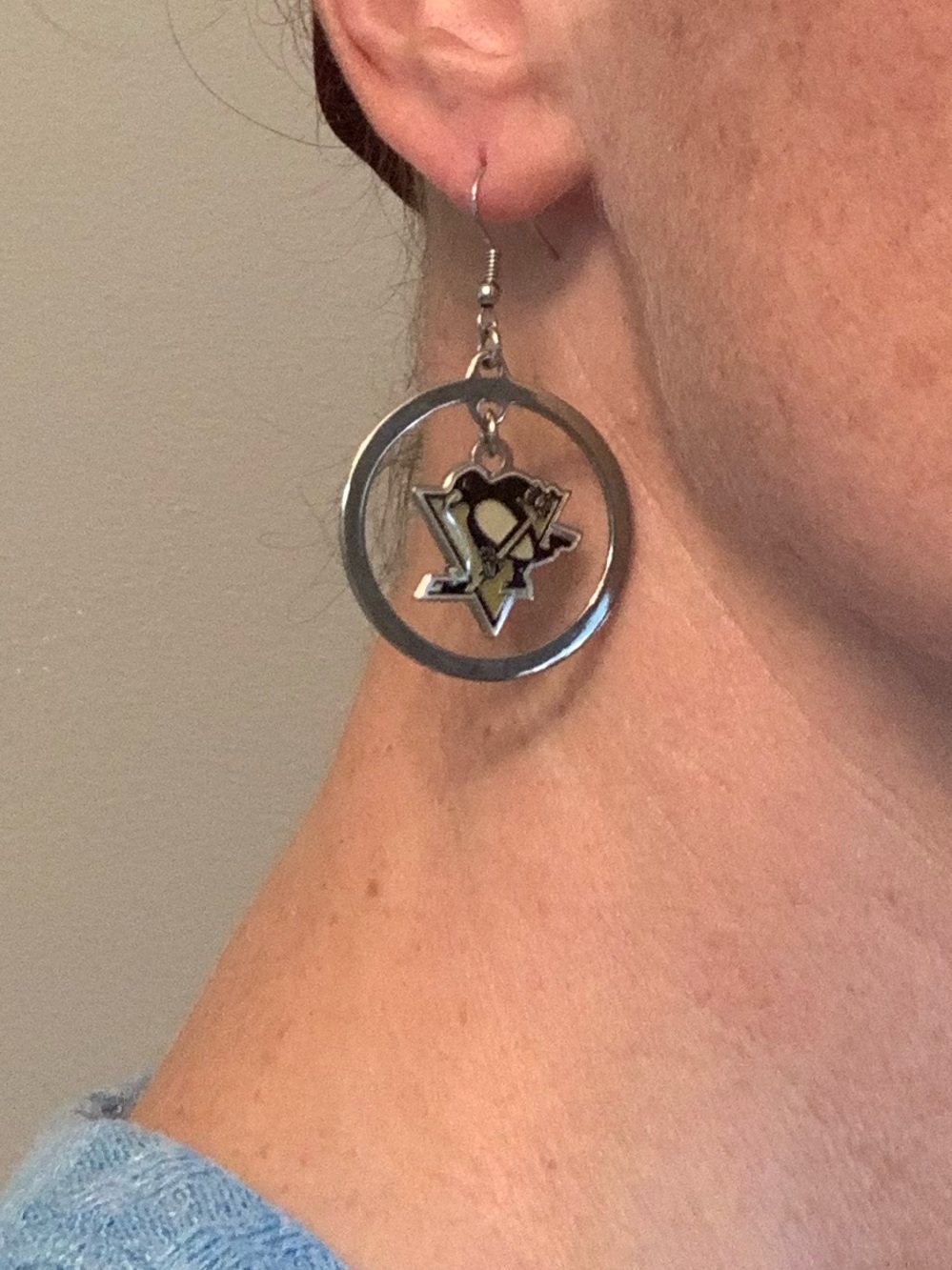 Pittsburgh Penguins Dangle Earrings NHL Game Day Jewelry - Picture 6 of 6